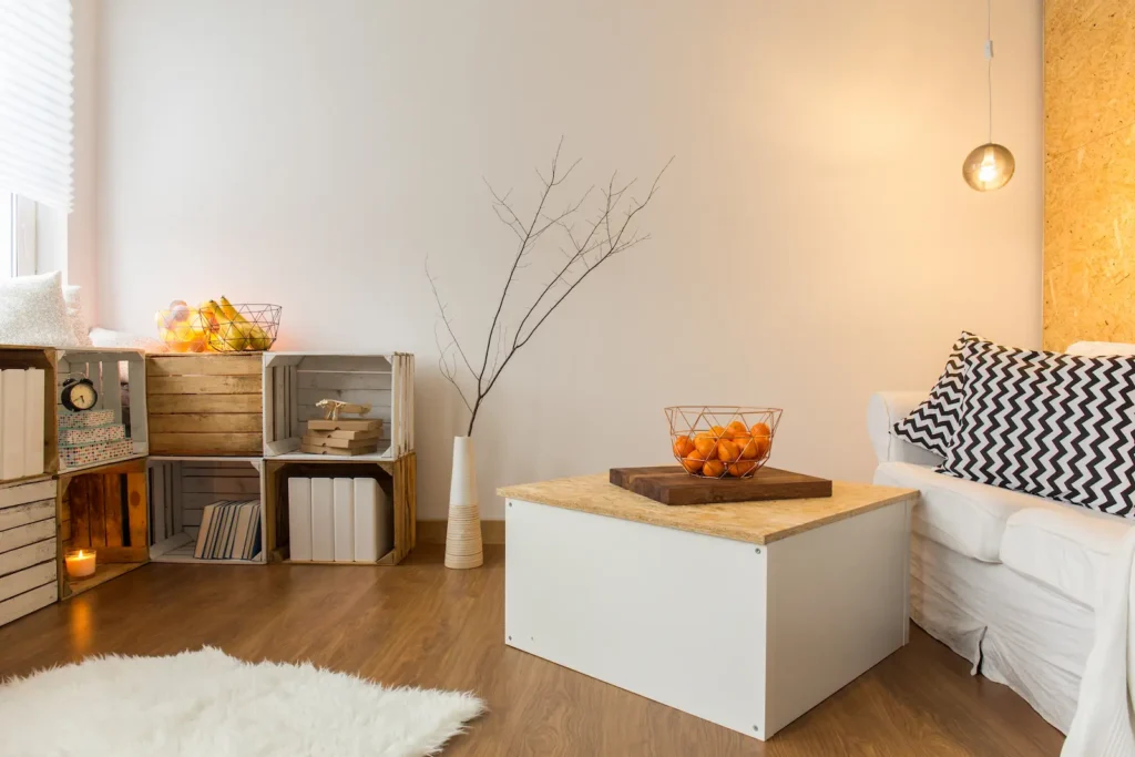 soluciones de almacenaje para mantener el orden en el salón